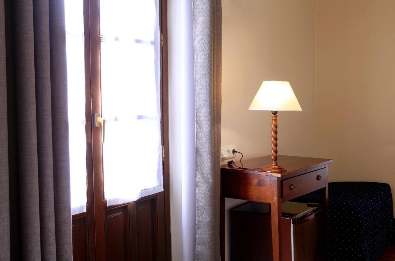 Hostal Antxitonea 埃利松多 外观 照片
