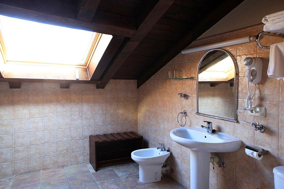 Hostal Antxitonea 埃利松多 外观 照片
